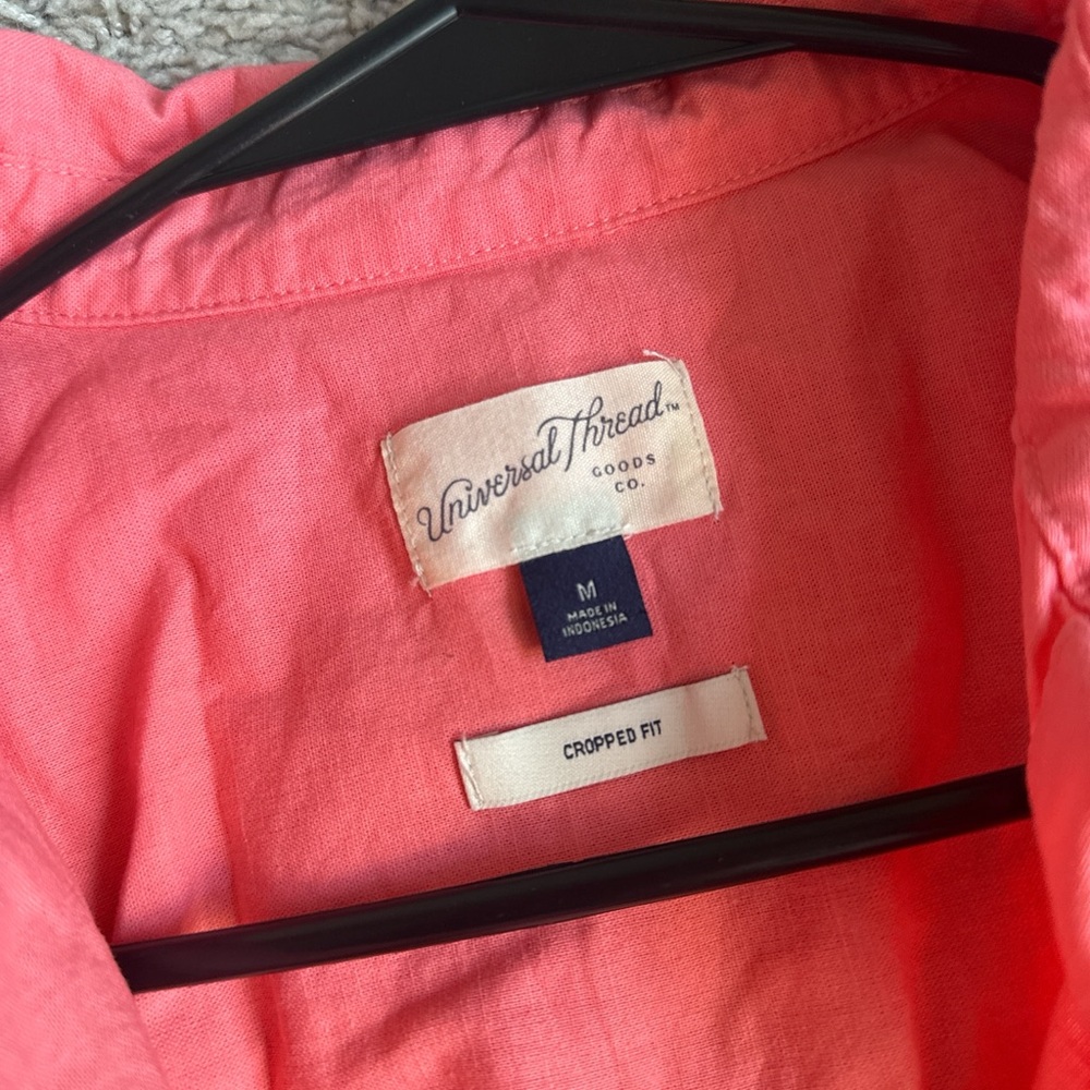 Universal Thread Coral Button-Front Cropped Top - Picture 3 of 4